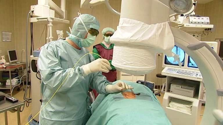 عمل لیزری دیسک کمر بدون بیهوشیبهبودی سریع با جراحی لیزری دیسک