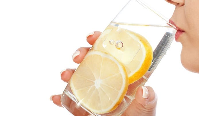 مصرف مقدار زیاد آب همراه با لیموترش برای درمان دیسک کمر