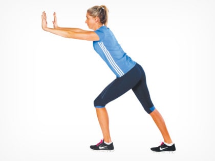 کشش ساق پا در حالت ایستاده برای کاهش درد کف پا