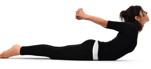 تمرین کشش ماری برای درد بین دو کتف