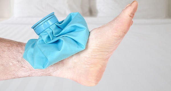 استفاده از کمپرس یخ برای درمان متاتارسالژی